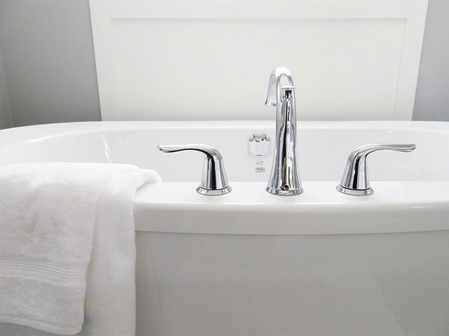 bathtub.jpg bathtub.jpg